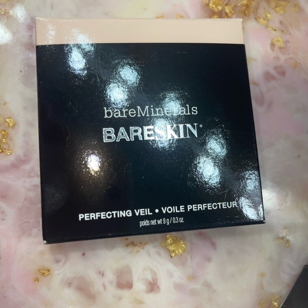 Light to Medium Compact Powder - Picture 2 of 2